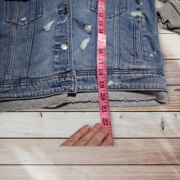 American Eagle Distressed Denim Jacket Size Small - Picture 3 of 6